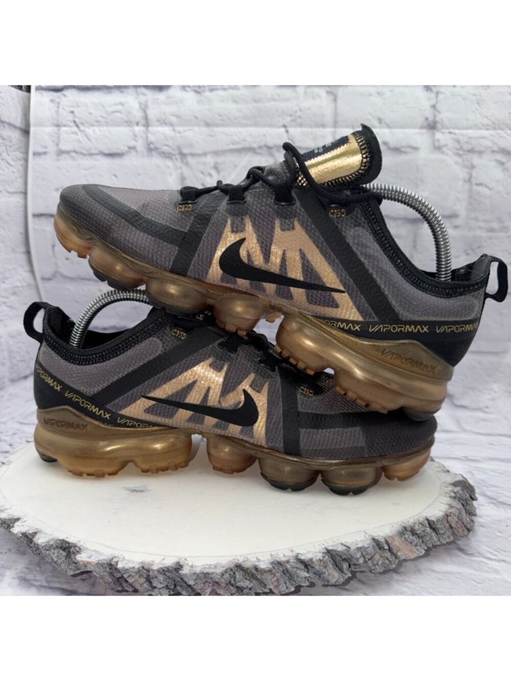 Nike Air Vapormax Black Gold Mens Size 9.5 Running Shoes AR6631-002 Sneakers - Picture 10 of 13